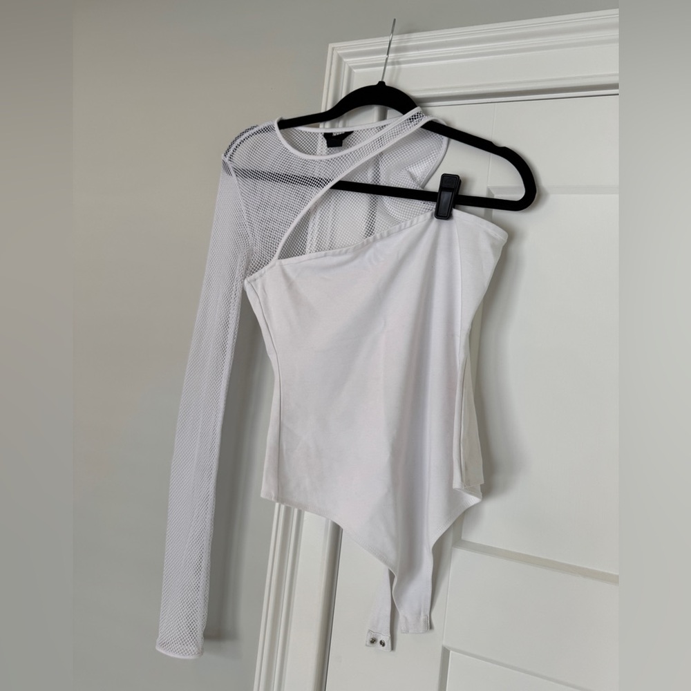 h:ours White Asymmetrical Mesh Sleeve Bodysuit - Picture 4 of 10